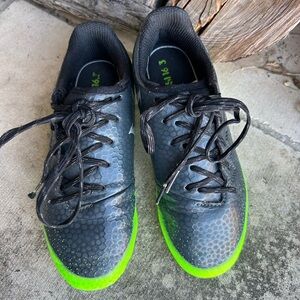 Adidas Messi 16.3 soccer cleats black and green kid’s Athletic Shoes Sz-13K.   I